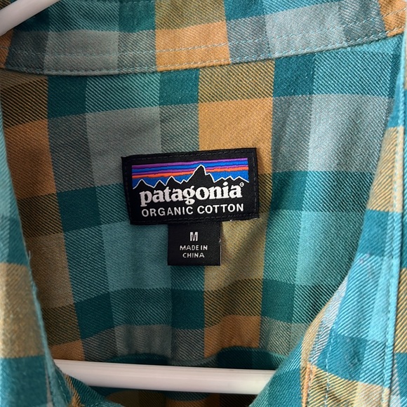 Patagonia botton up plaid shirt - Picture 3 of 4